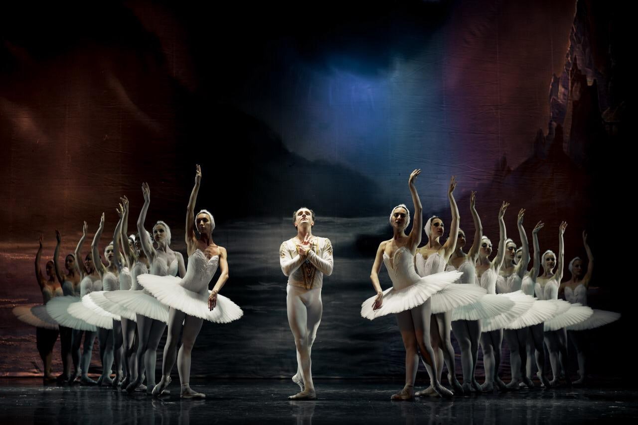 Фото балета лебединое озеро чайковского