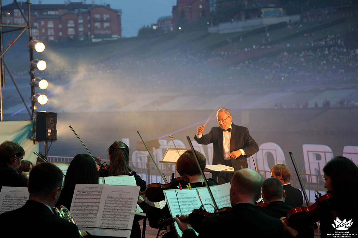 Человек оркестр концерт. Вечерний концерт в Крыму. Главное выступление вечера как называется. Ние концерта в августе.